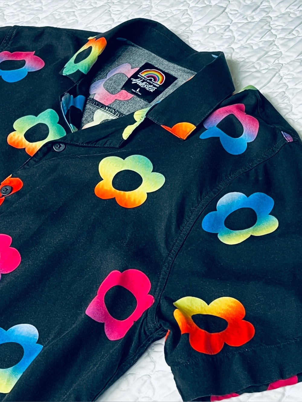 Hollister Wear It With Pride Rainbow Flower Button Up Shirt L